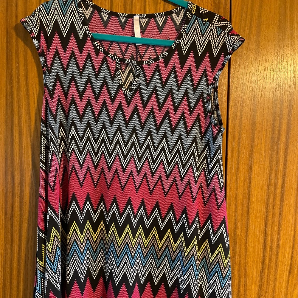 Multi colored short dress- size large. Sleeveless and lightweight.